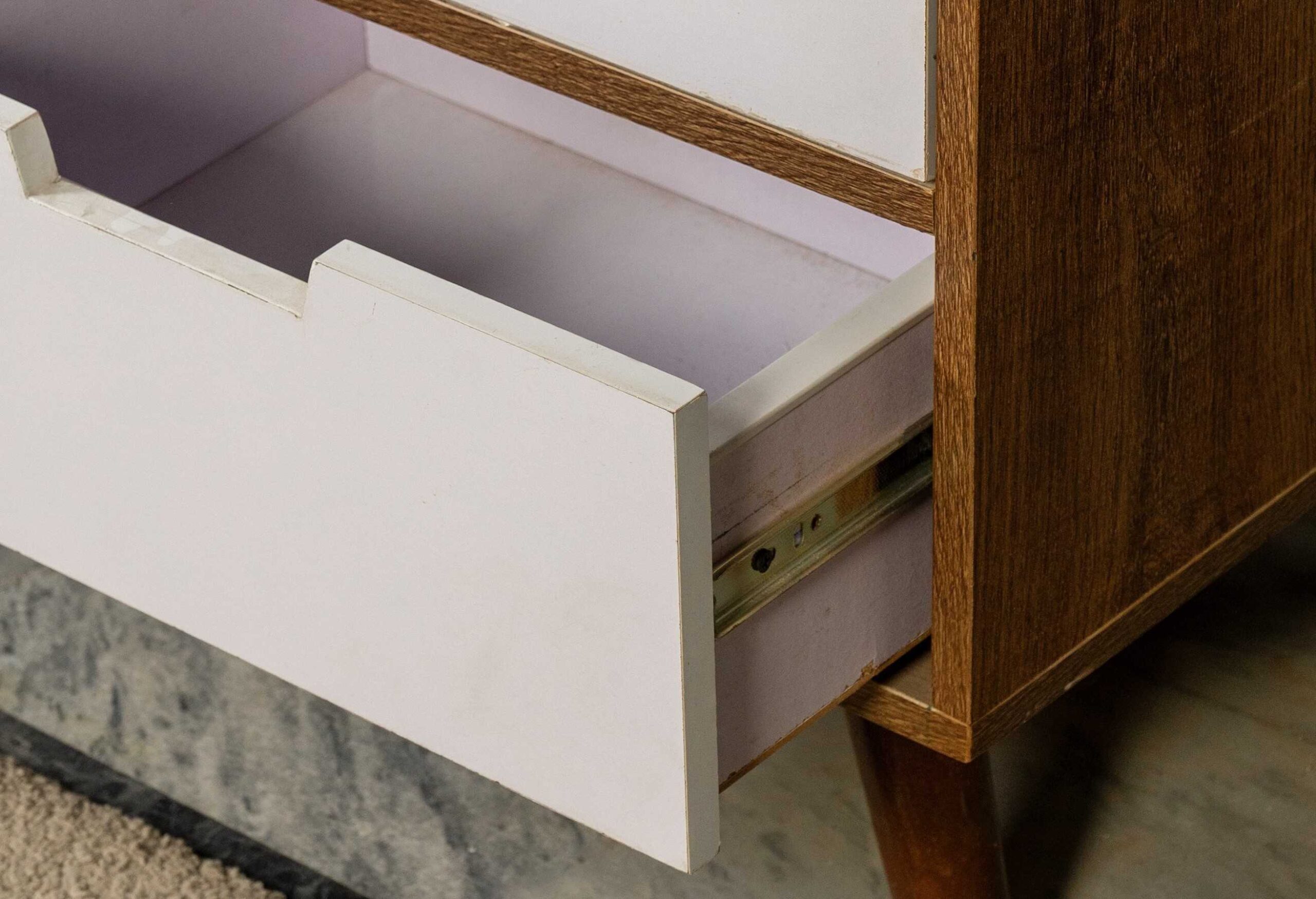 Beddix TV and LED Table