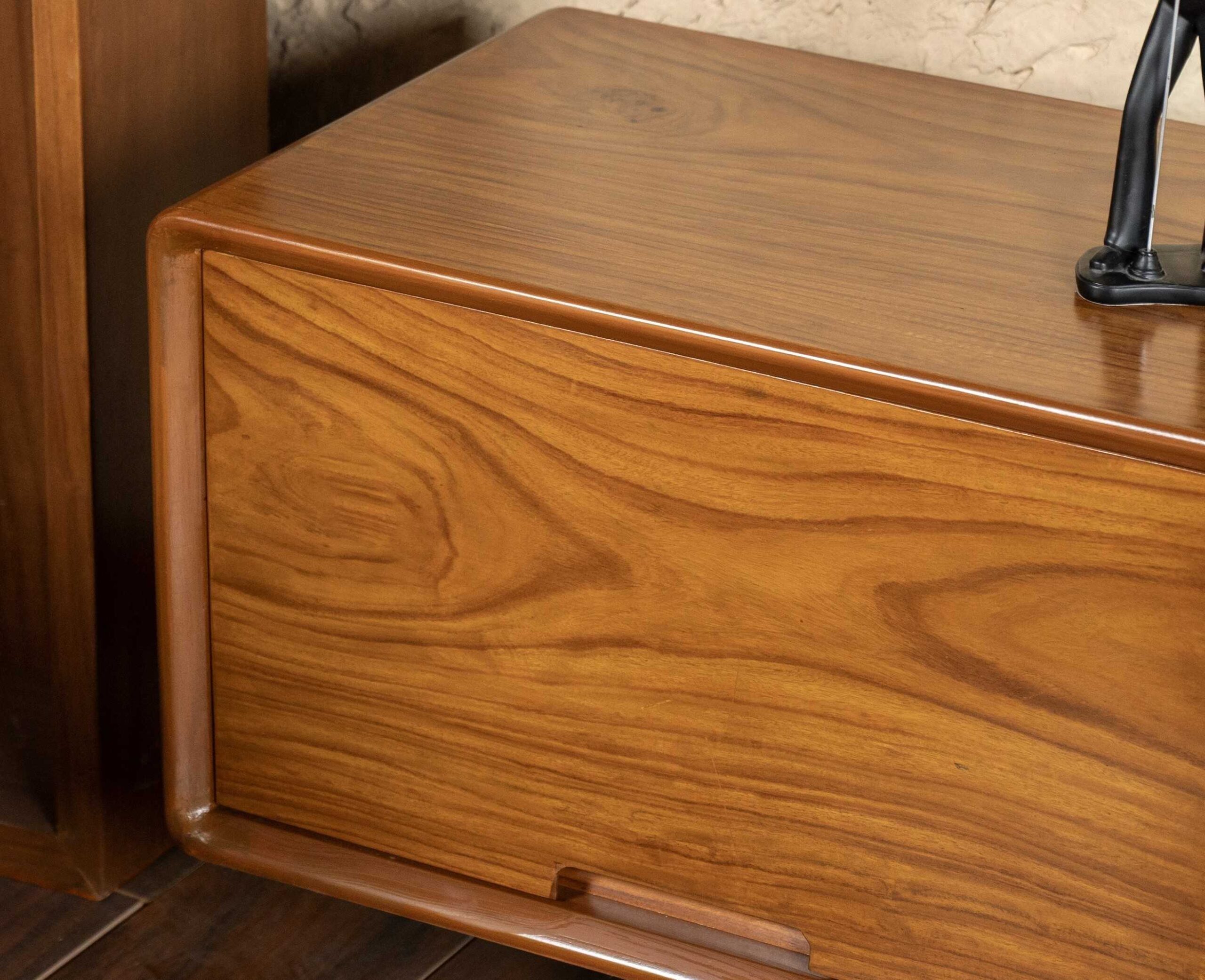 Morvyn TV and LED Table