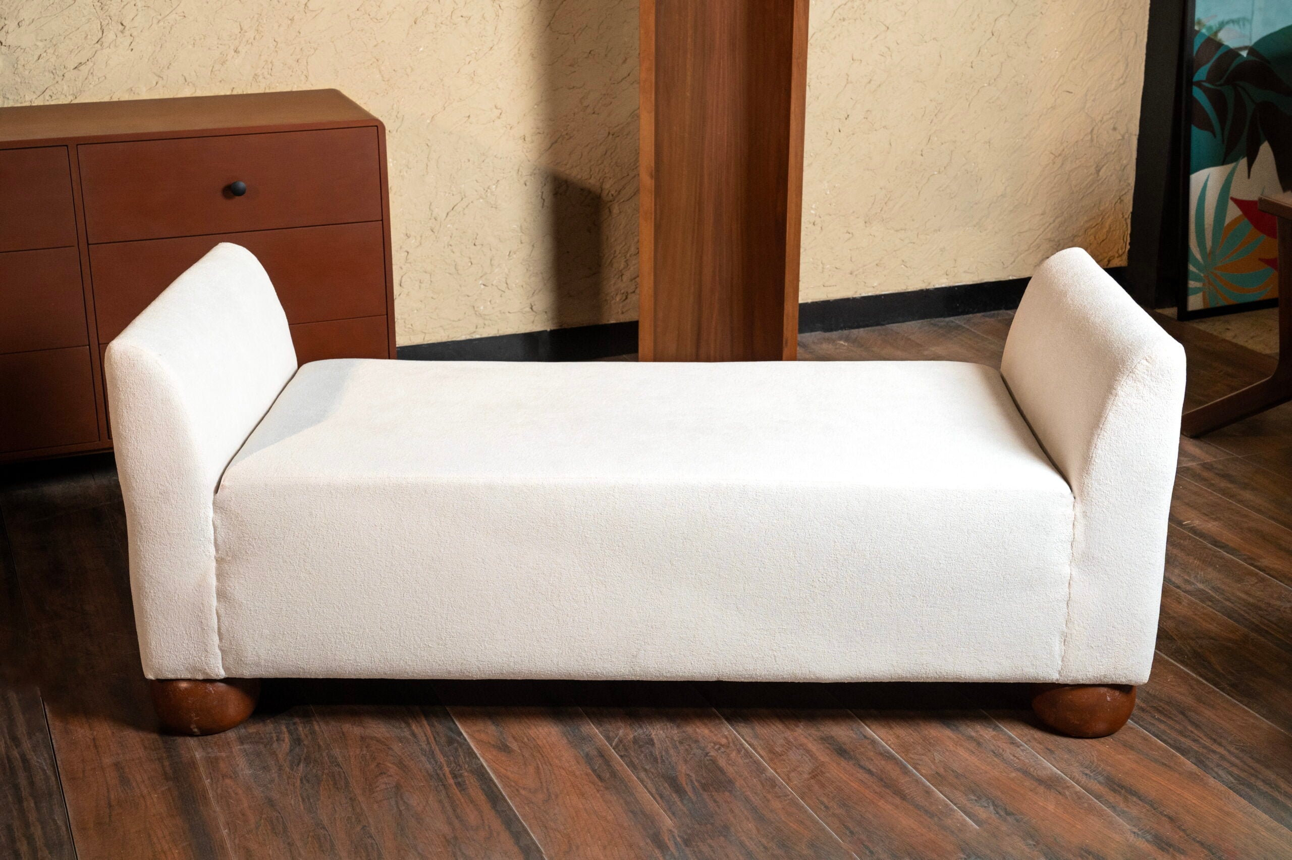Ivory Haven Bench Renome